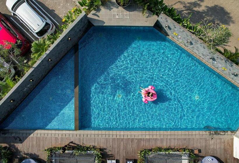 Отель The 1o1 Jakarta Airport Cbc