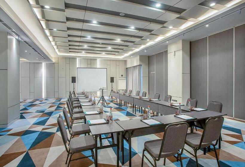 Отель The 1o1 Jakarta Airport Cbc