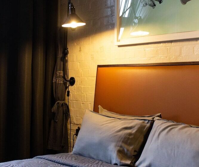 בית מלון כפרי The Intrepid