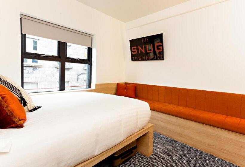 호텔 The Snug Townhouse