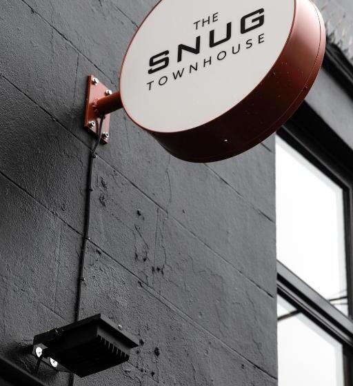 호텔 The Snug Townhouse