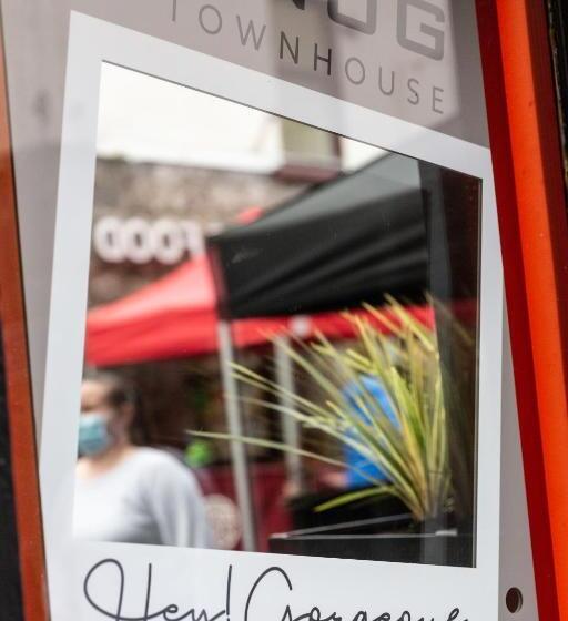 호텔 The Snug Townhouse