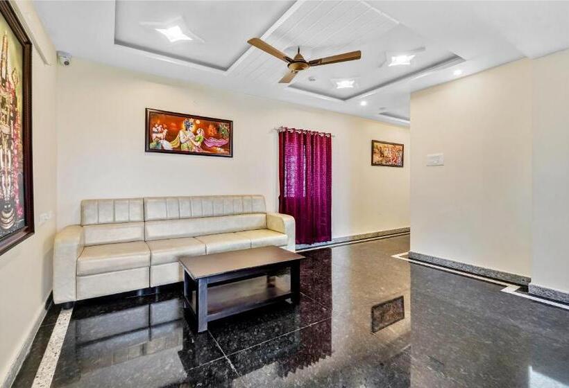 호텔 Treebo Sripadha Residency Alipiri Road