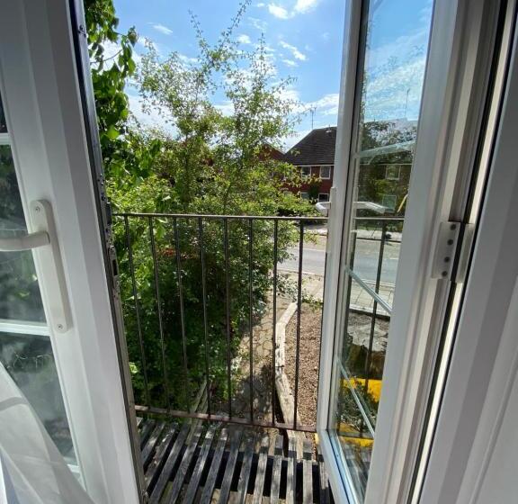 Marie’s 3 Bedrooms Shakespeare House