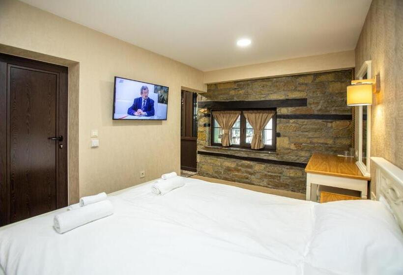 Pensió семеен хотел чардаците