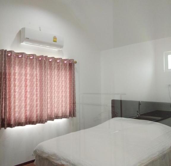 Pension (Hôtel basse catégorie) กรีนเกสท์เฮ้าส์ พนัสนิคม