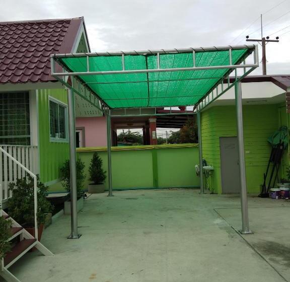 Pension (Hôtel basse catégorie) กรีนเกสท์เฮ้าส์ พนัสนิคม