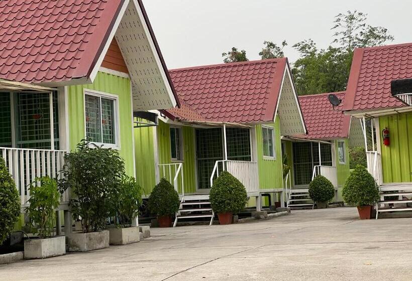 Pension (Hôtel basse catégorie) กรีนเกสท์เฮ้าส์ พนัสนิคม