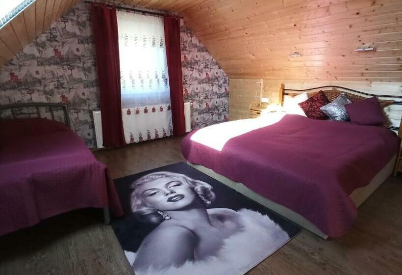 ペンション Marilyn Vendégház