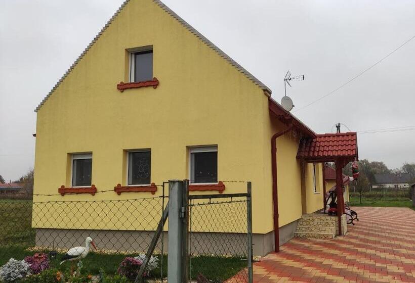 ペンション Marilyn Vendégház