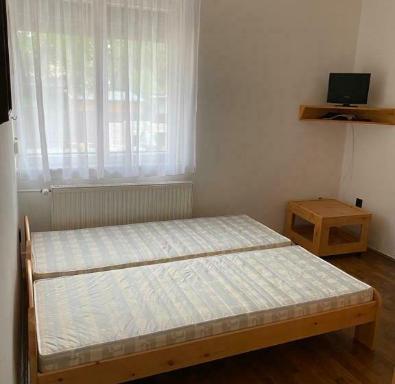 ペンション Napsugár üdülőház