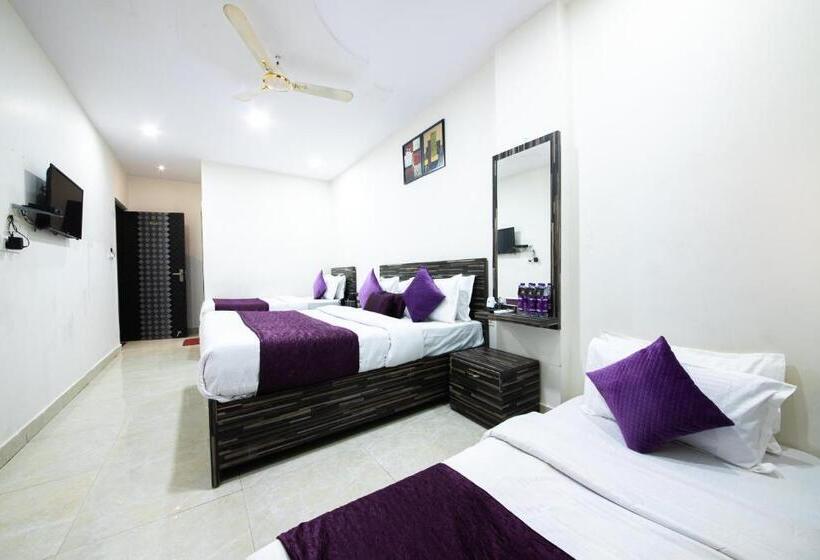 Perfect Stayz Dwarkesh Hotel Near Haridwar Railway Station