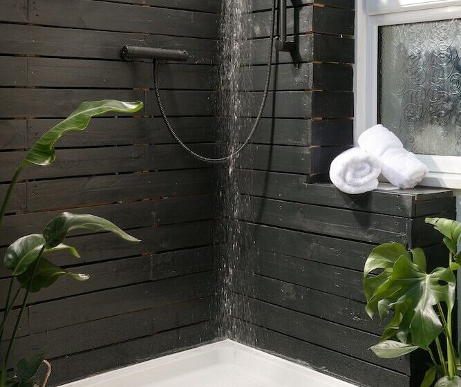 The Luxe Experience   Perfect Christmas Stay   Premium Central Plymouth House   Sleeps 8   Habita Pr