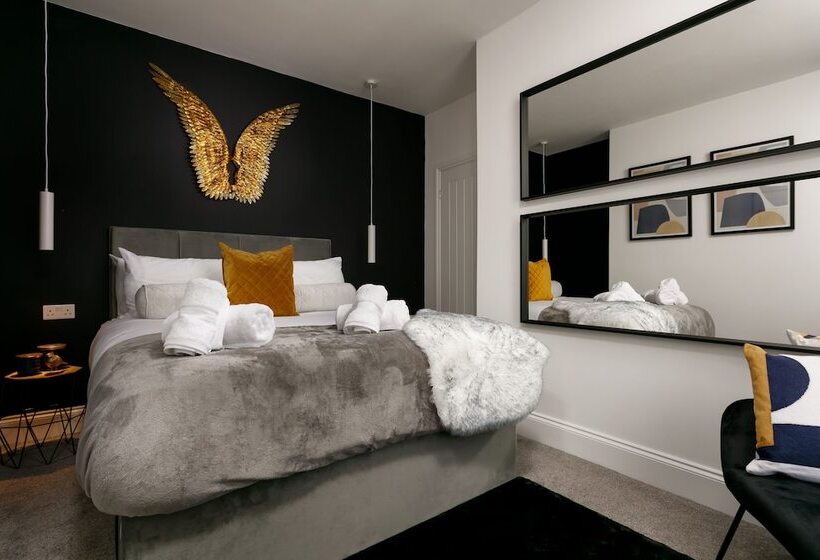 The Luxe Experience   Perfect Christmas Stay   Premium Central Plymouth House   Sleeps 8   Habita Pr