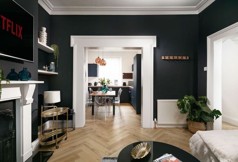 The Luxe Experience   Perfect Christmas Stay   Premium Central Plymouth House   Sleeps 8   Habita Pr