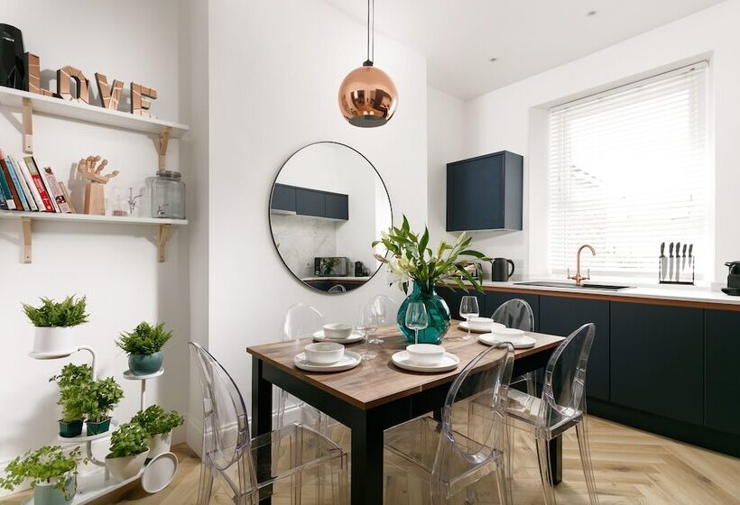 The Luxe Experience   Perfect Christmas Stay   Premium Central Plymouth House   Sleeps 8   Habita Pr