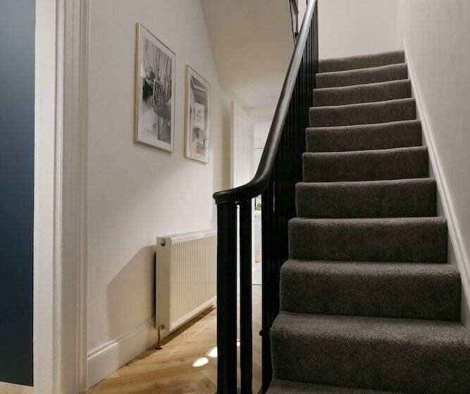 The Luxe Experience   Perfect Christmas Stay   Premium Central Plymouth House   Sleeps 8   Habita Pr