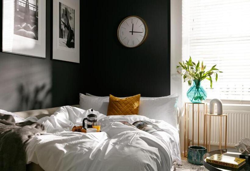 The Luxe Experience   Perfect Christmas Stay   Premium Central Plymouth House   Sleeps 8   Habita Pr