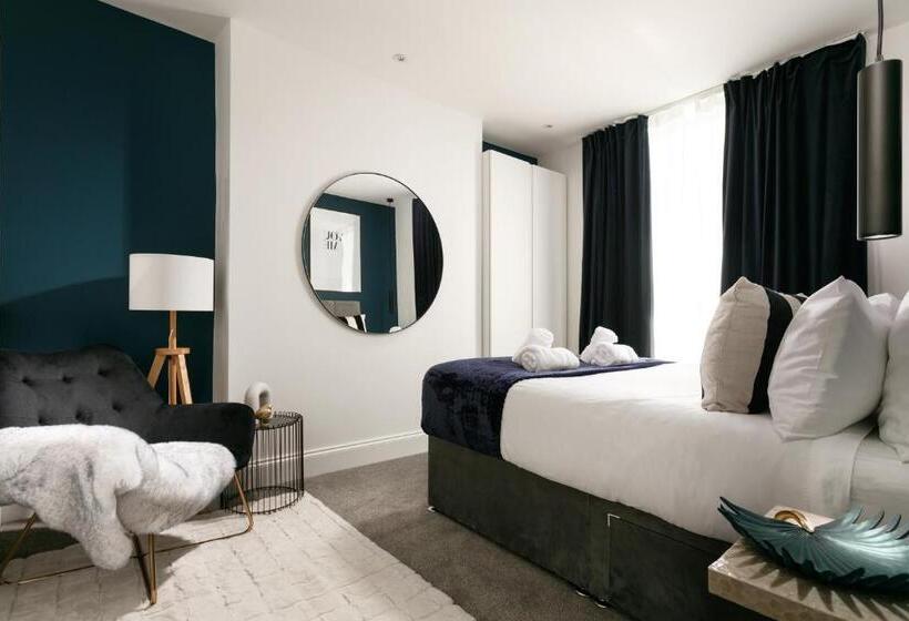 The Luxe Experience   Perfect Christmas Stay   Premium Central Plymouth House   Sleeps 8   Habita Pr