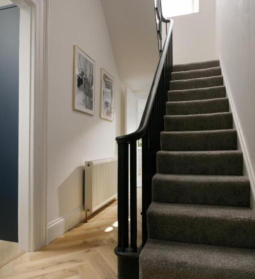 The Luxe Experience   Perfect Christmas Stay   Premium Central Plymouth House   Sleeps 8   Habita Pr