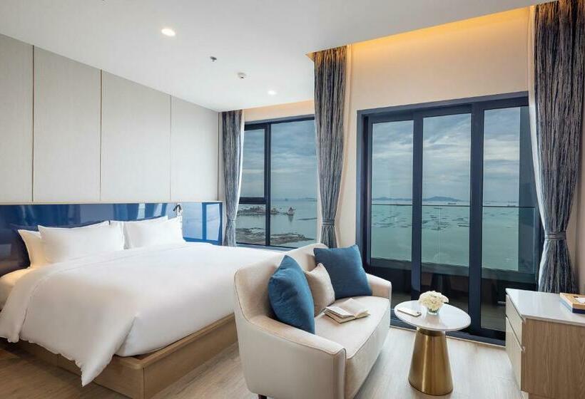 S Sriracha Hotel & Residence