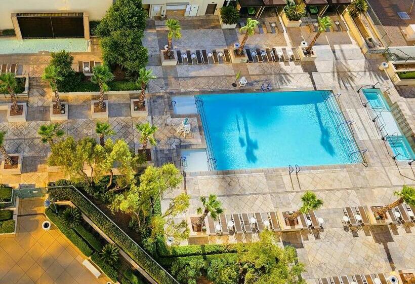 Strip & Sphere View   Separate Living Room   2 Full Bath   Full Kitchen   Balcony   900 Sqft   Mgm S