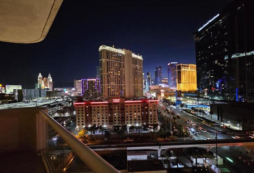 Strip & Sphere View   Separate Living Room   2 Full Bath   Full Kitchen   Balcony   900 Sqft   Mgm S