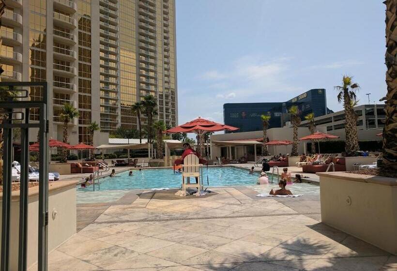 Strip & Sphere View   Separate Living Room   2 Full Bath   Full Kitchen   Balcony   900 Sqft   Mgm S