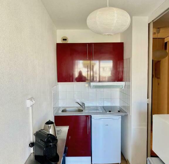 Le Cosmopolitan, Studio Climatisé, Terrasse, à 5 Min Des Plages à Pied