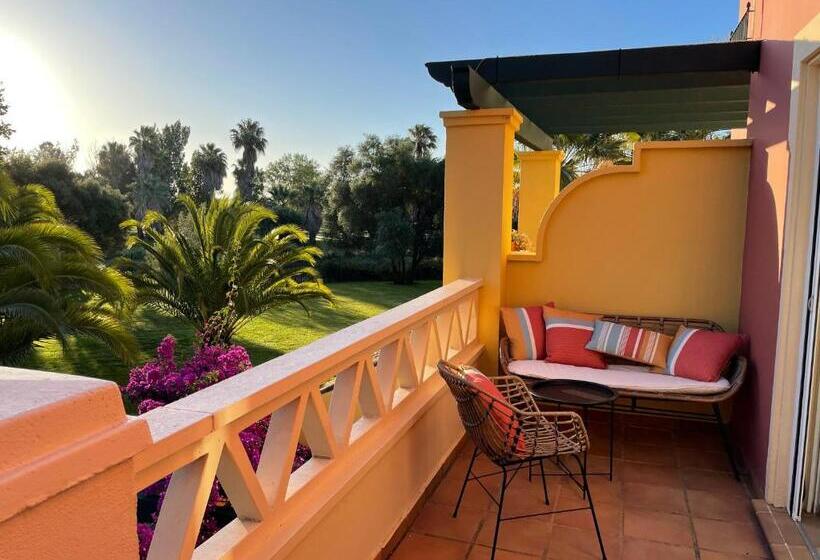 A Charming 6 Person Apartment, Golf, Surfing, Free Tennis Courts And Bicycles