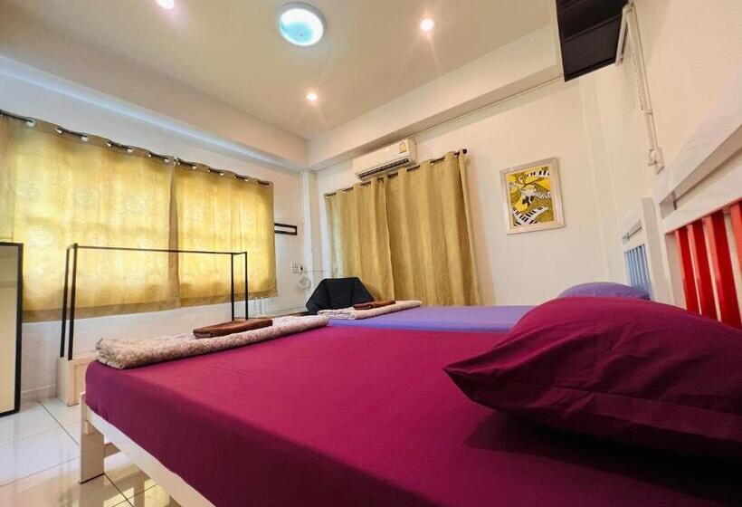 Aekkalukthai Hostel Rayong