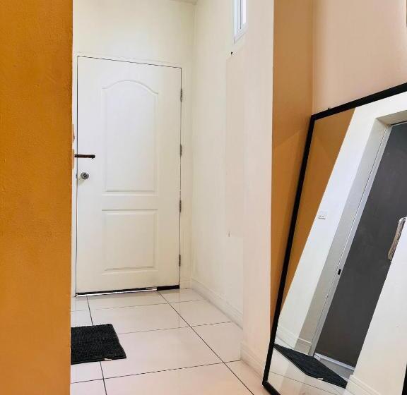 Aekkalukthai Hostel Rayong