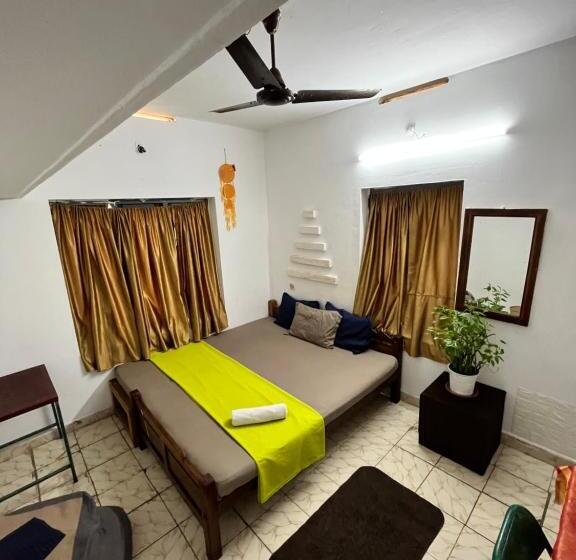 هاستل Paradise Inn