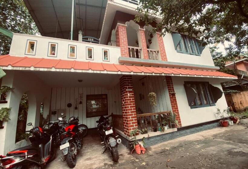 هاستل Paradise Inn