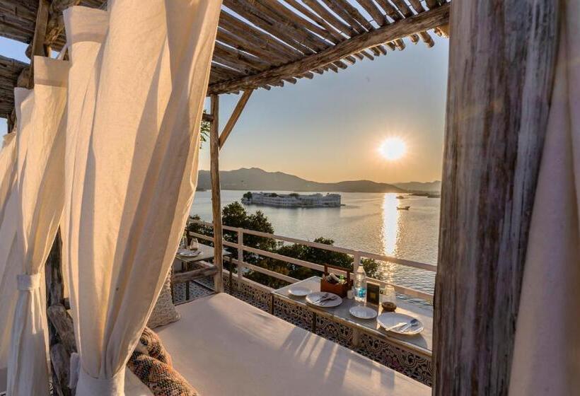 Bed and Breakfast Moustache Udaipur Luxuria