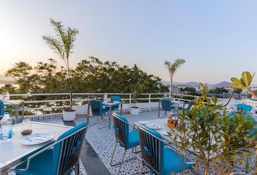 Bed and Breakfast Moustache Udaipur Luxuria