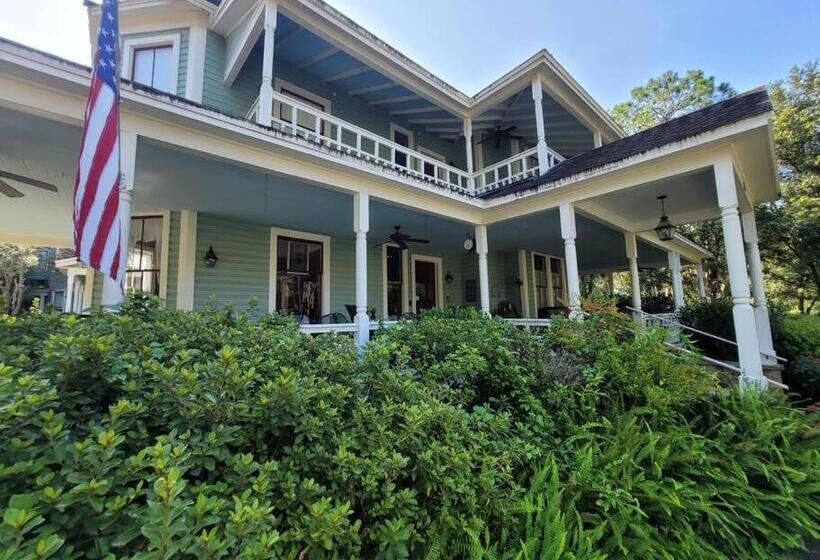 צימר Southern Charm In The Camellia Rose Inn