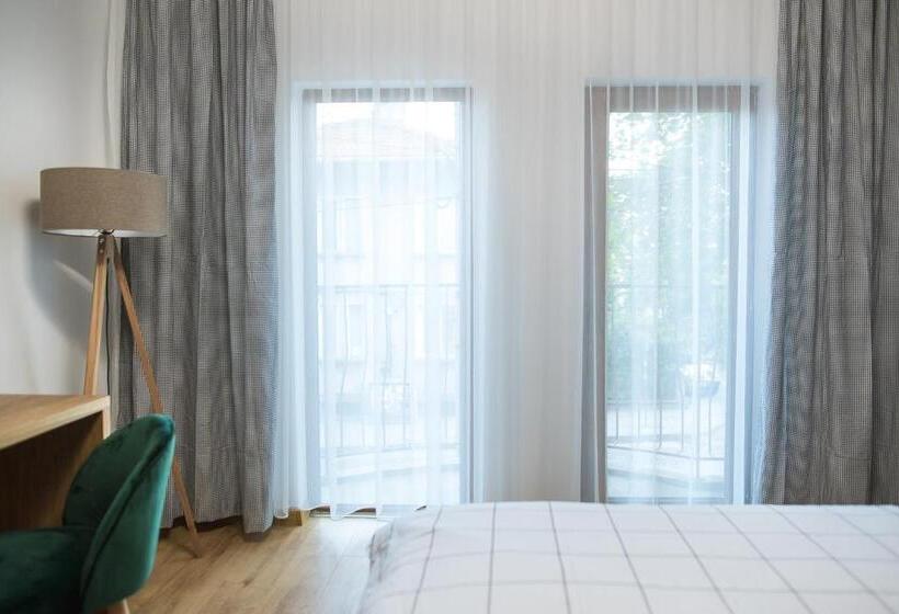 Deluxe Central Rooms