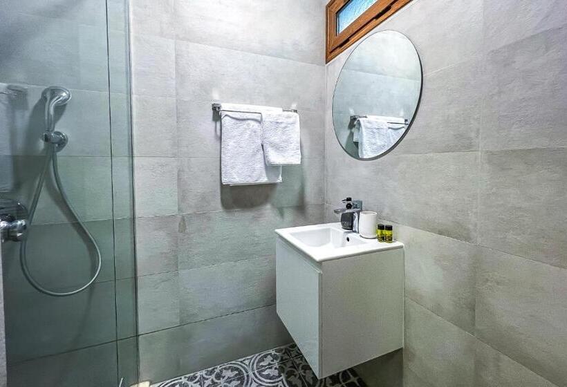 Deluxe Central Rooms