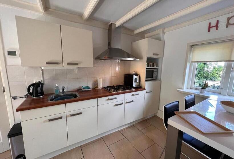 Free Standing Vacation House Garden, Private Jacuzzi, Veluwe Woods