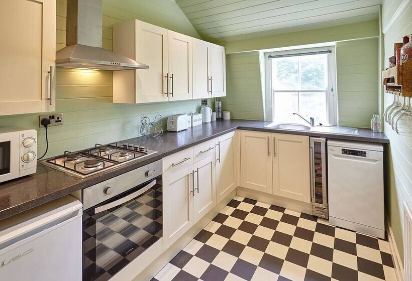 Host Stay Leesholme Loft