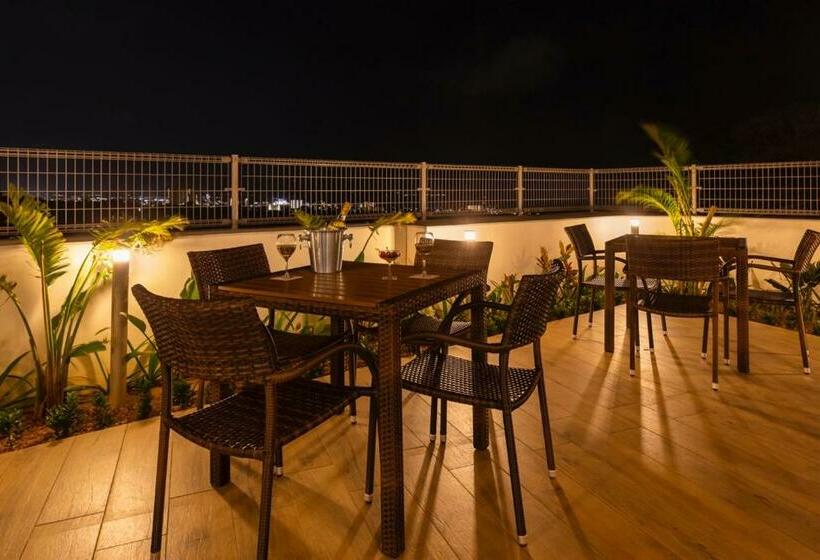 Hotel エンズマリーナ イン ライカム