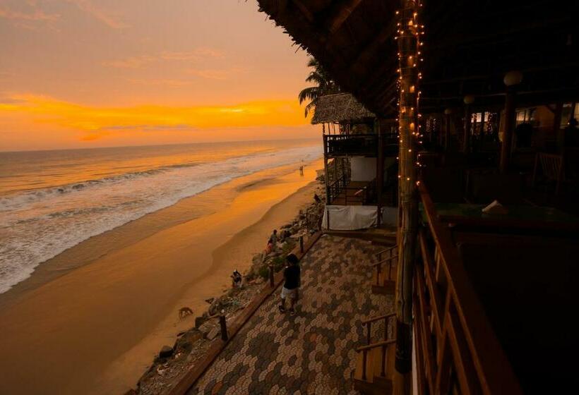 هتل Black Beach Resort