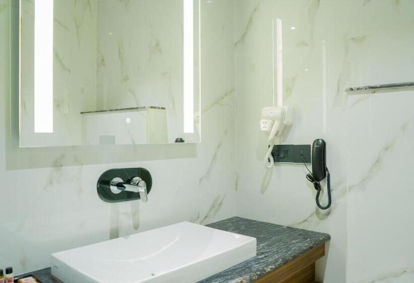 ホテル Clarks Inn Suites Kangra