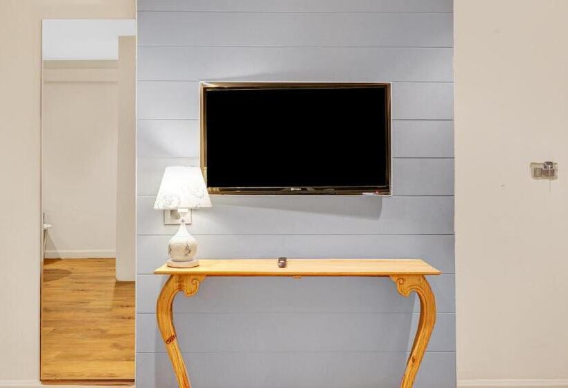 Отель Grand Villas Near Delhi Igi Airport