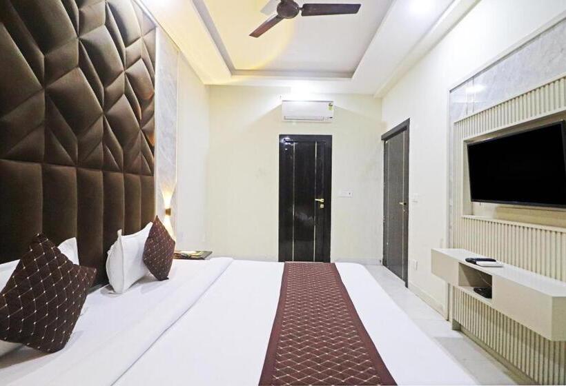 Отель Grand Villas Near Delhi Igi Airport