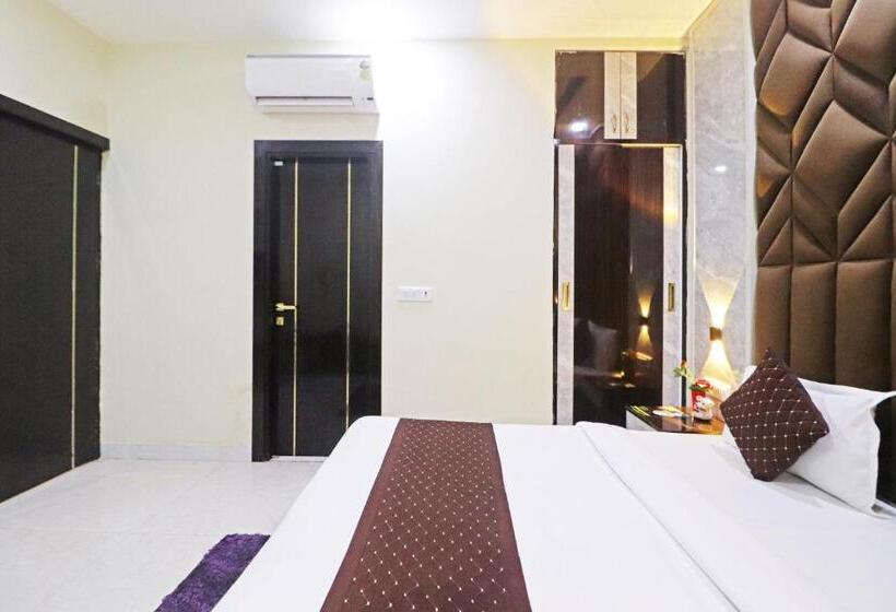 Отель Grand Villas Near Delhi Igi Airport