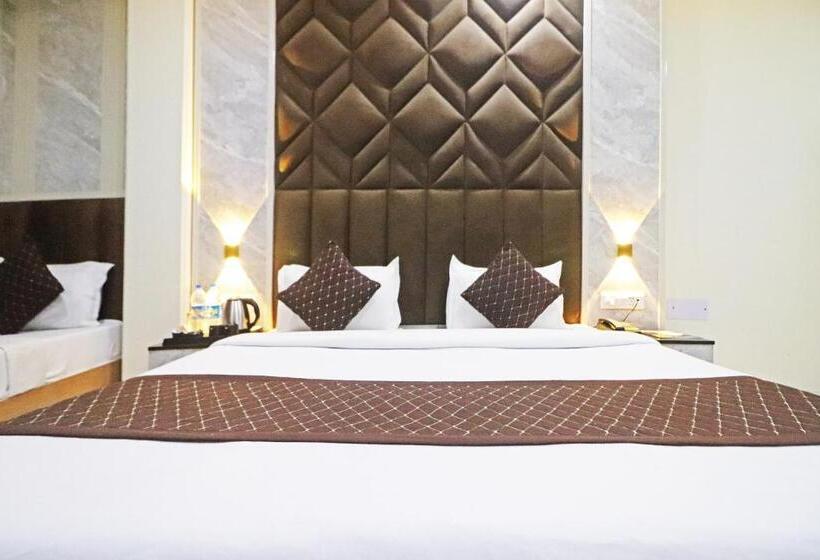 Отель Grand Villas Near Delhi Igi Airport