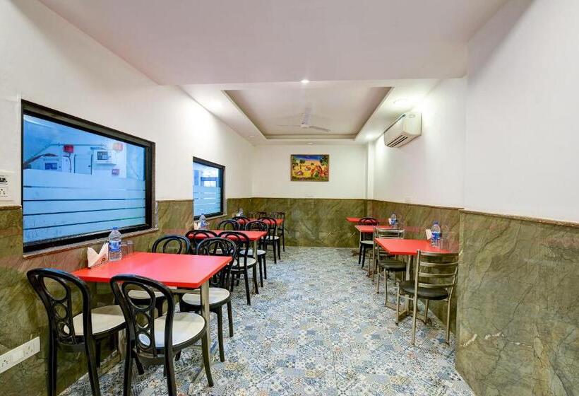 Отель Grand Villas Near Delhi Igi Airport