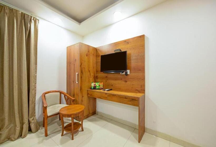 Отель Grand Villas Near Delhi Igi Airport